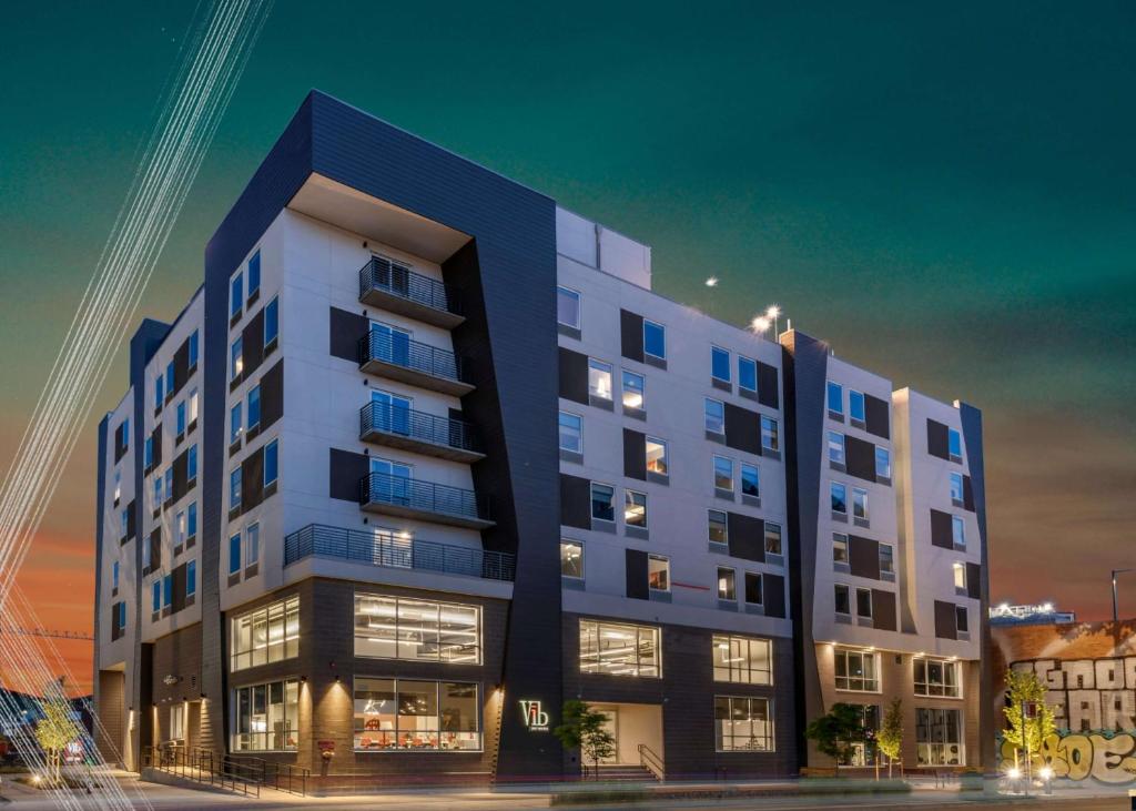 Vīb Hotel by Best Western Denver RiNo image