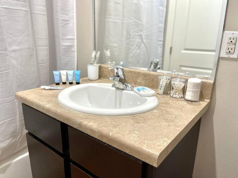 NEW! Luxury Apt, 5 min from Mall, Airport, & Dine! photo 1