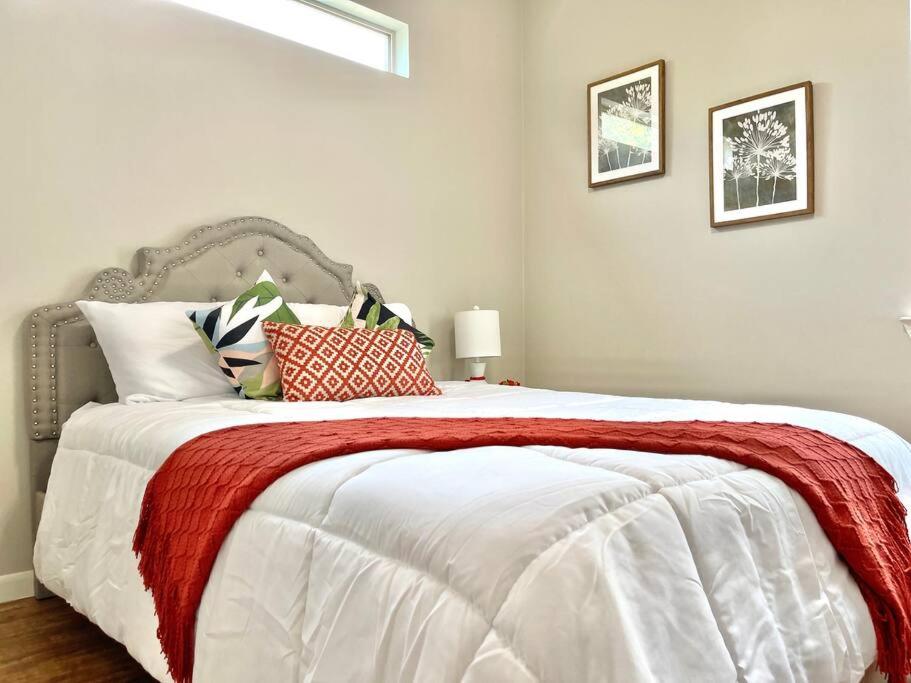 NEW! Luxury Apt, 5 min from Mall, Airport, & Dine! photo 2