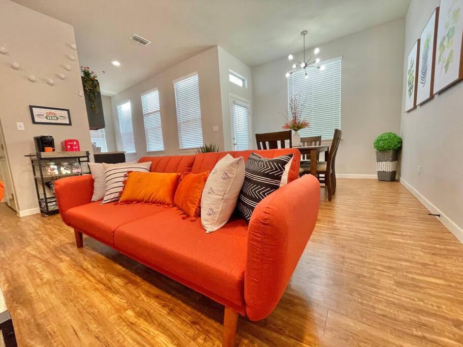 NEW! Luxury Apt, 5 min from Mall, Airport, & Dine! photo 4