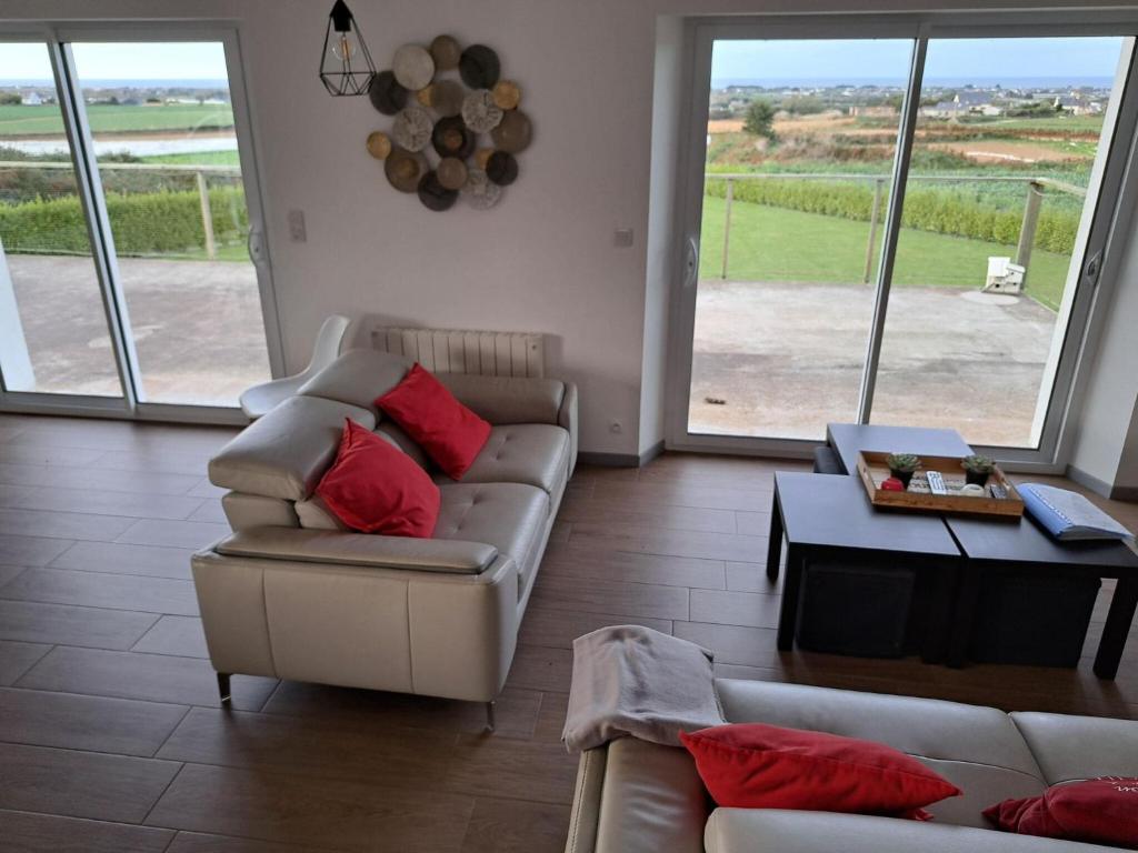 sleeps 4, 180° panoramic sea view, Cleder photo 2