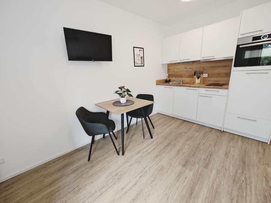 CASA BLACK-Zentral-Outlet-Aufzug-Stylisch-Unique photo 2
