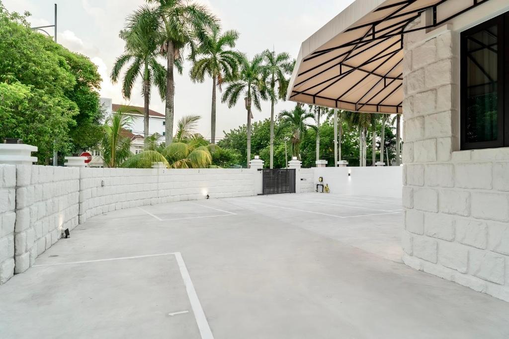 Codrington House - Boutique Apartments - Tap to explore photos