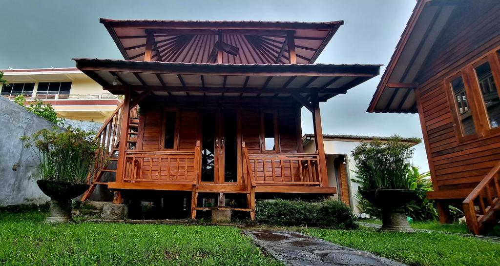 Mayeka Transit Hostel Bandara Internasional Lombok - Tap to explore photos