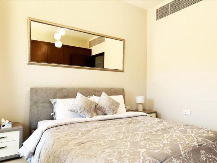Cozy room near pool muscat Bay