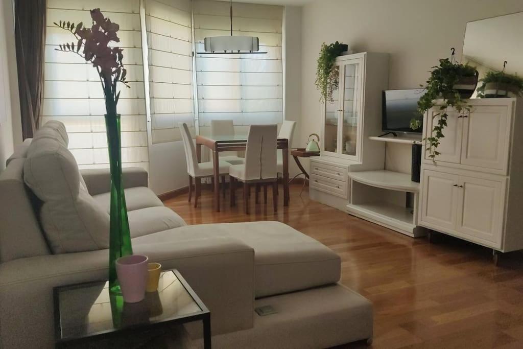 Acogedor apartamento playa Usil a 600 m de la playa