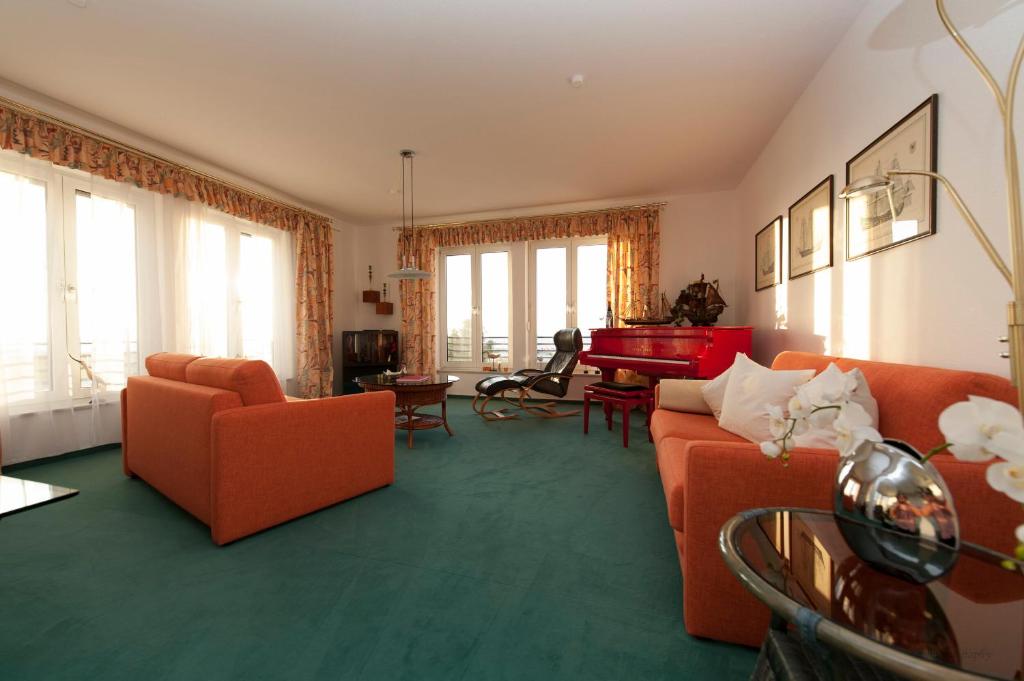 Villa Meerblick Warnemünde - Ferienwohnung mit Meerblick in erster Reihe zum Strand und Promenade photo 1