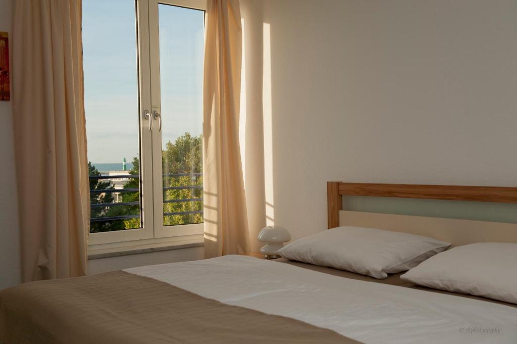 Villa Meerblick Warnemünde - Ferienwohnung mit Meerblick in erster Reihe zum Strand und Promenade photo 2