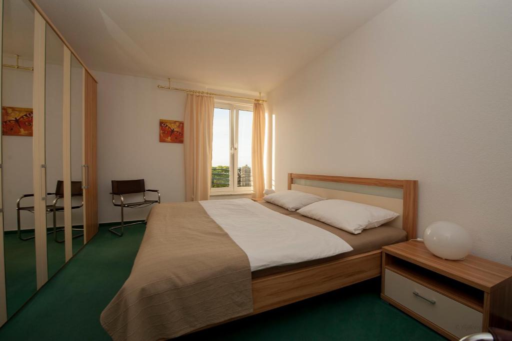 Villa Meerblick Warnemünde - Ferienwohnung mit Meerblick in erster Reihe zum Strand und Promenade photo 3