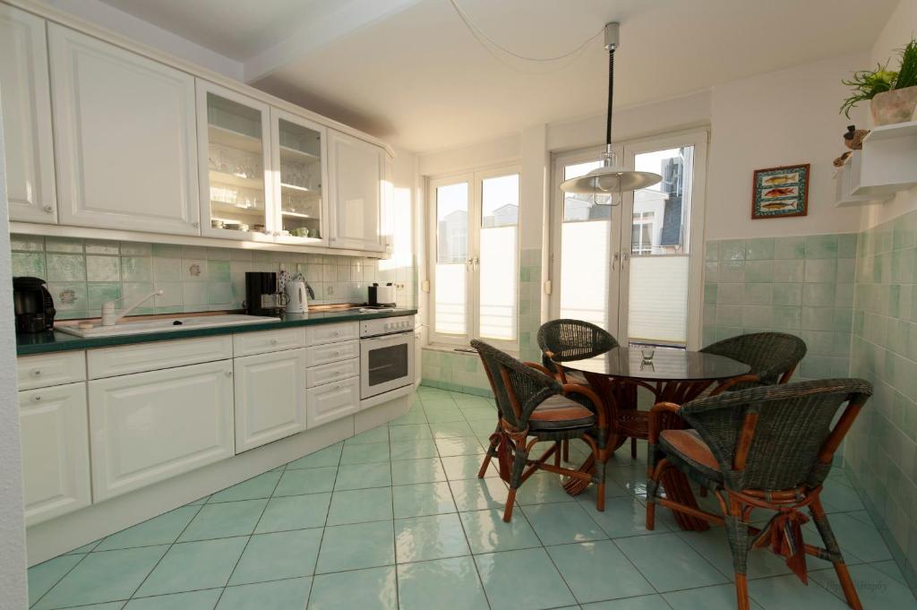 Villa Meerblick Warnemünde - Ferienwohnung mit Meerblick in erster Reihe zum Strand und Promenade photo 4