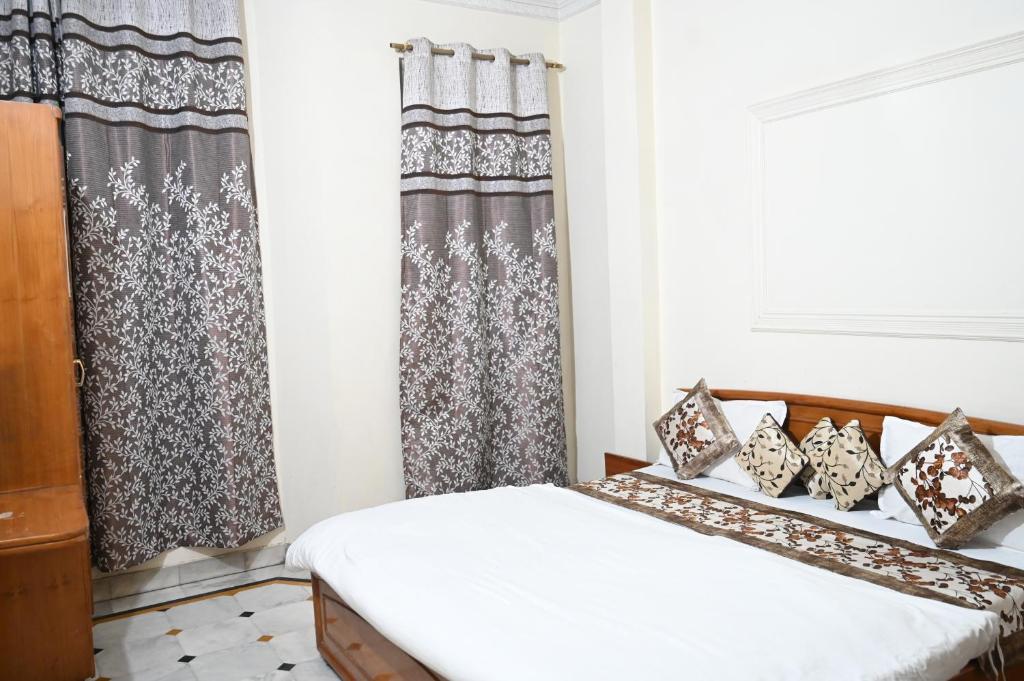 Hotel Golden Paradise By Tag Your Trip Near Golden Temple photo 2