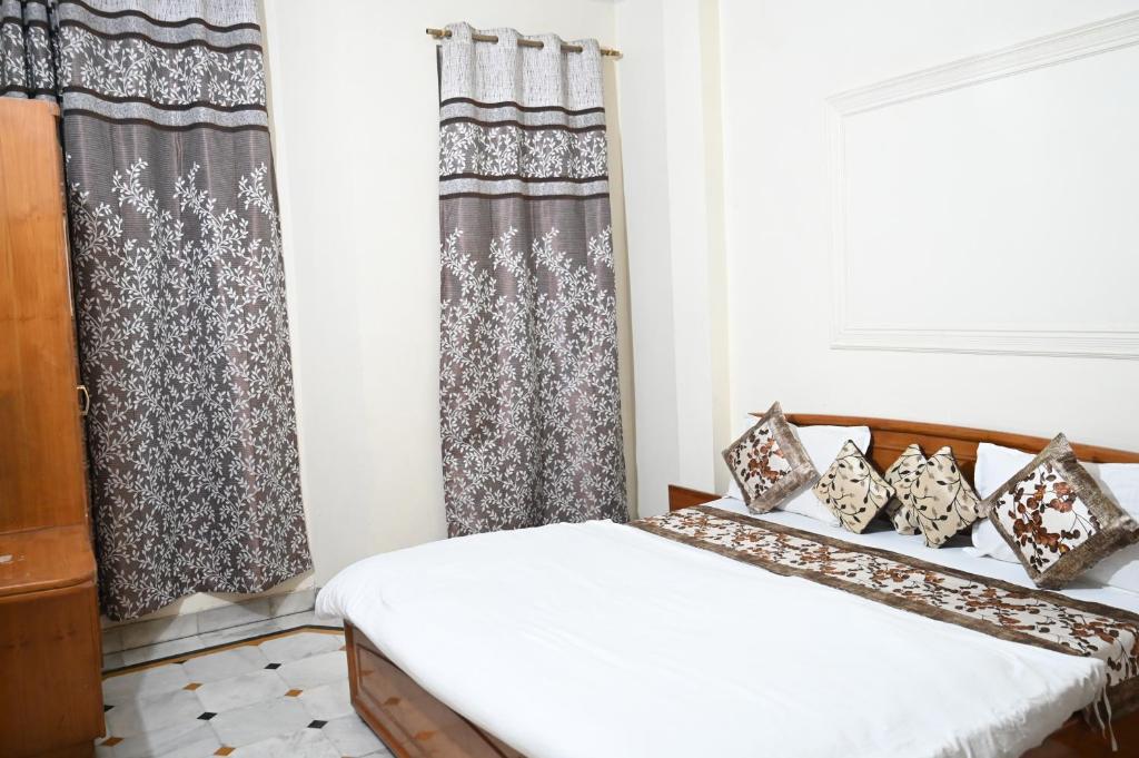 Hotel Golden Paradise By Tag Your Trip Near Golden Temple photo 3