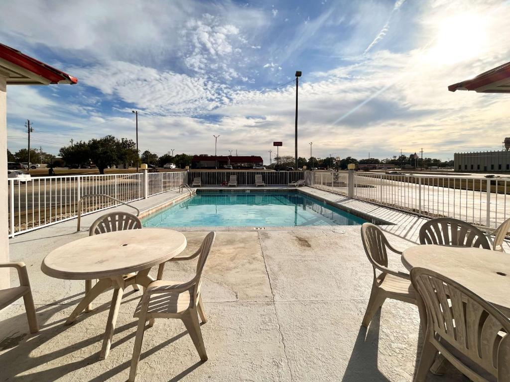 Motel 6 Abbeville, AL photo 1