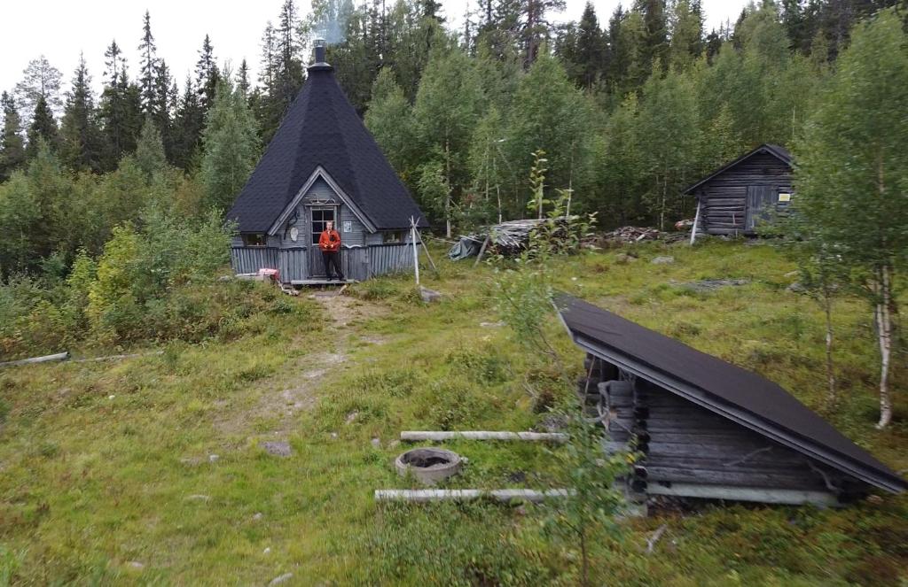 wilderness hut without electricity photo 1
