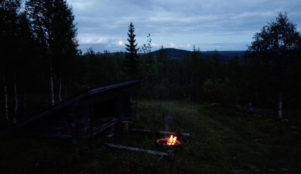 wilderness hut without electricity photo 4