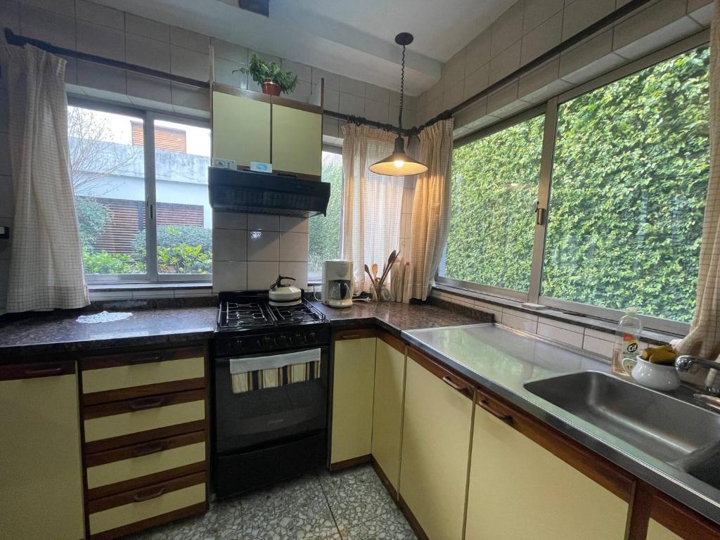 Expansive Villa Urquiza Retreat A Versatile Haven for Six photo 1