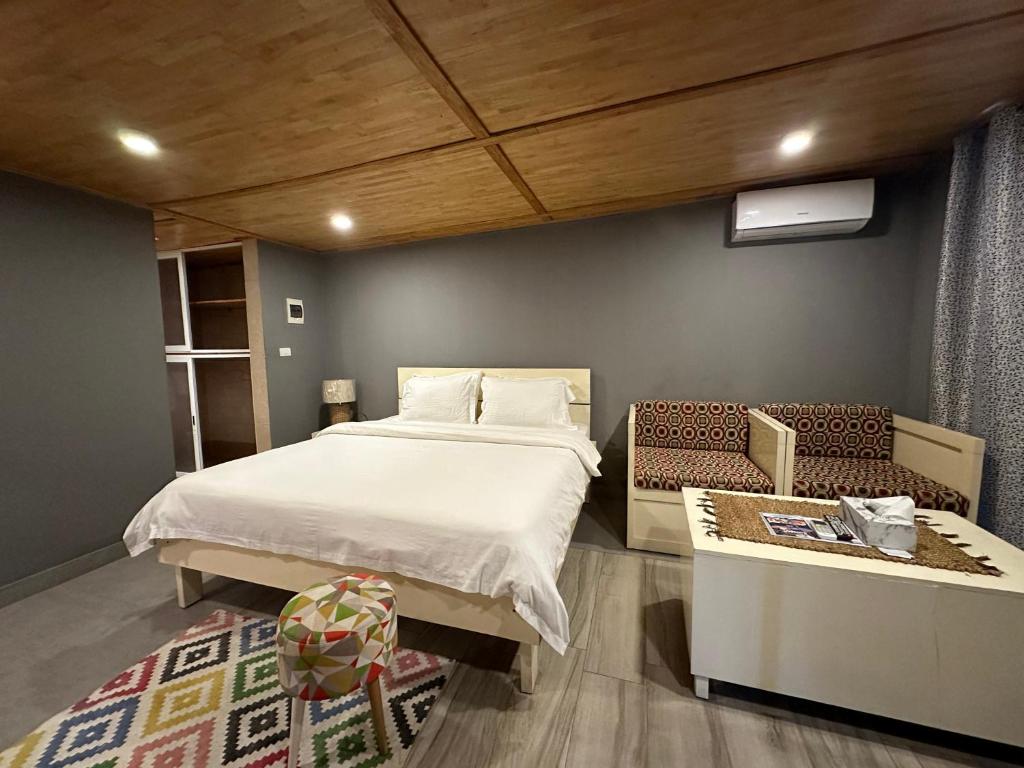 Tropicana Beach & Resort photo 1
