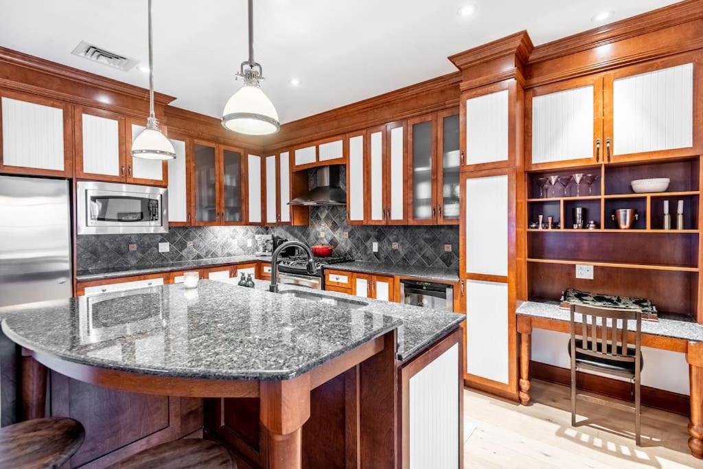 Ski In/Ski Out Luxury Tremblant Chalet photo 2