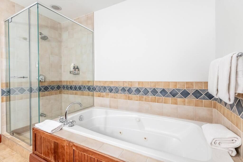 Ski In/Ski Out Luxury Tremblant Chalet photo 4