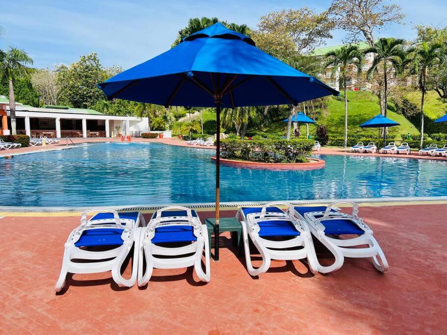3BR/3.5BA Golf & Beach Villa