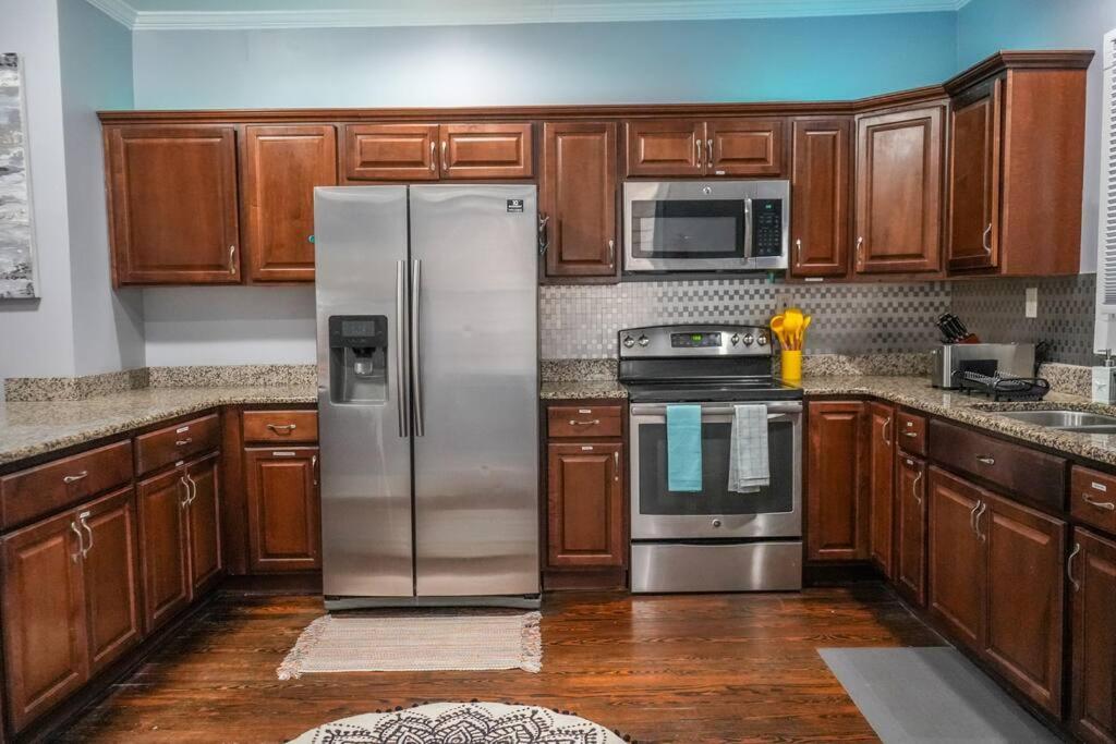 Historic Coastal Haven- Pet Friendly Fast Wi-Fi photo 1