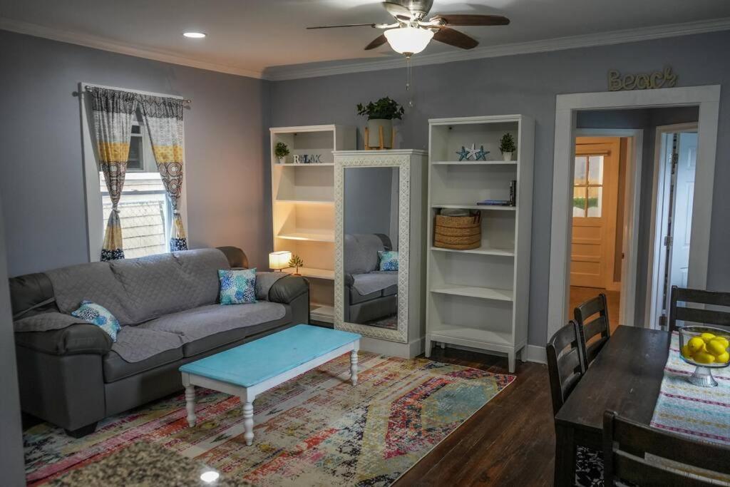 Historic Coastal Haven- Pet Friendly Fast Wi-Fi photo 3