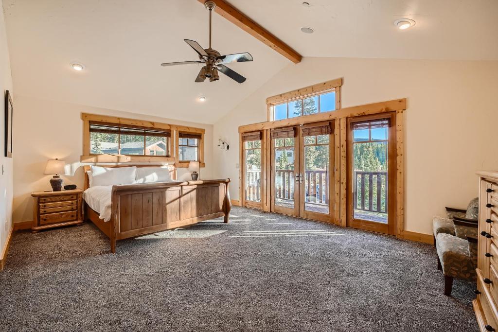 NEW LISTING! Peaks Paradise home photo 2