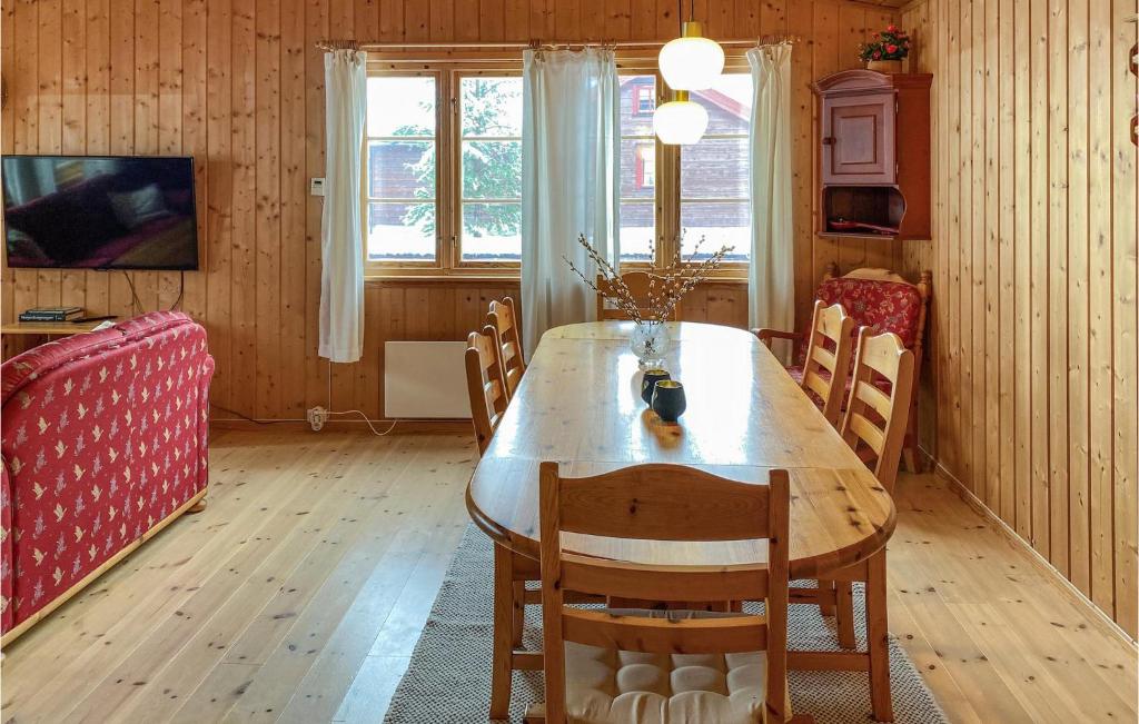 3 Bedroom Nice Home In Bjorli photo 4