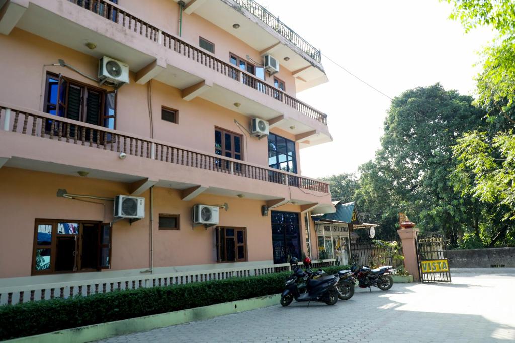 Hotel Vista Chitwan photo 1
