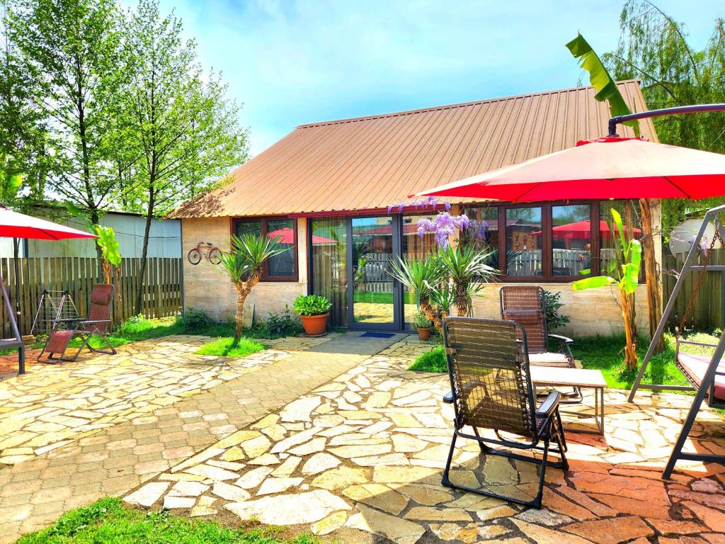 House & Yard Sesil XL 90m to beach photo 2