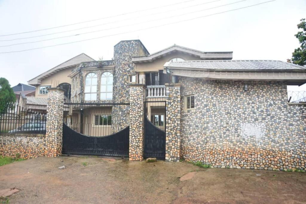 Lums The Den Lodge - Listing Inactive