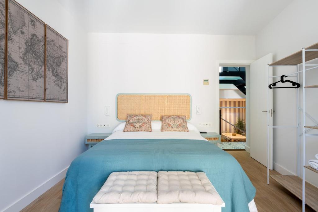 SevilleBnB Group- Santa Barbara Central Suites, Sevilla center - Tap to explore photos
