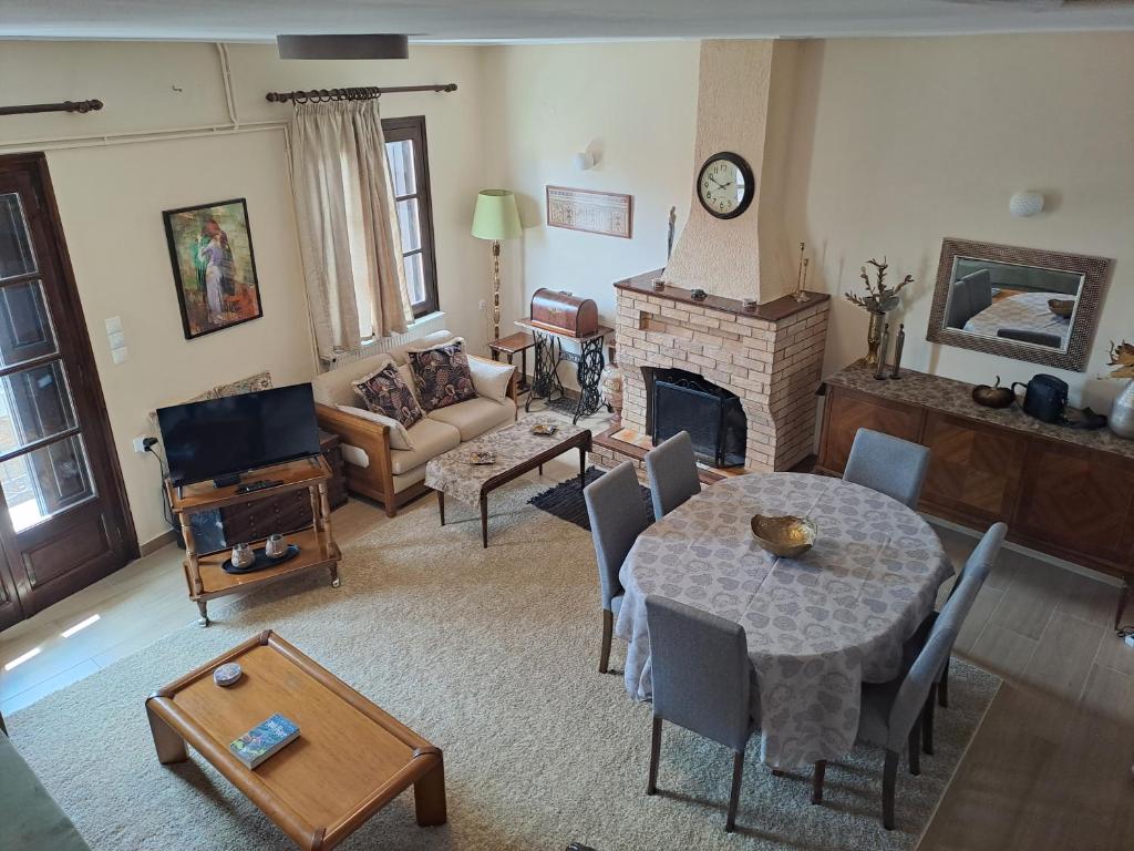 Ilias home Arachova