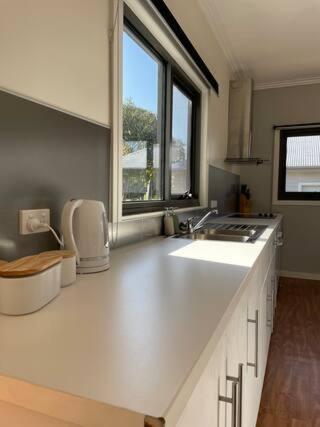 Highlands Retreat - Cosy, Modern & Central photo 2