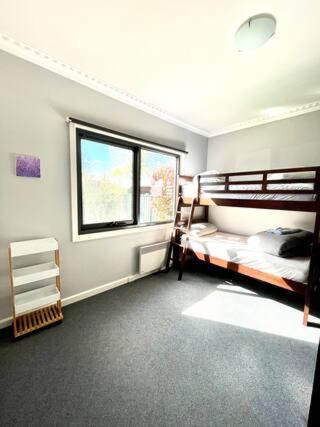 Highlands Retreat - Cosy, Modern & Central photo 3