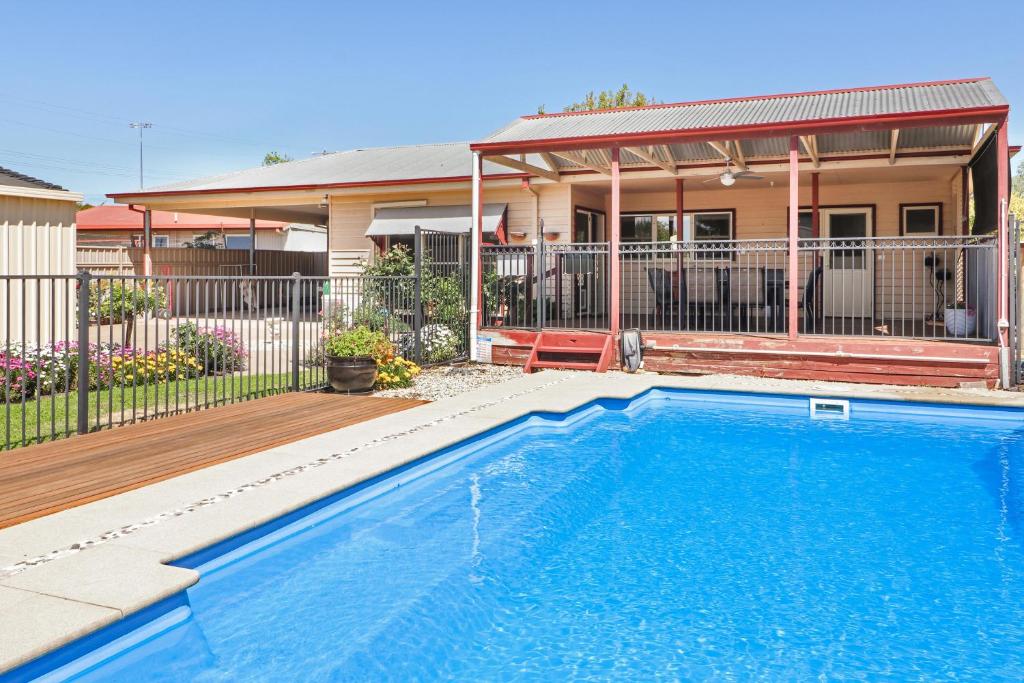 Friday's Retreat - Home in the heart of Mansfield
