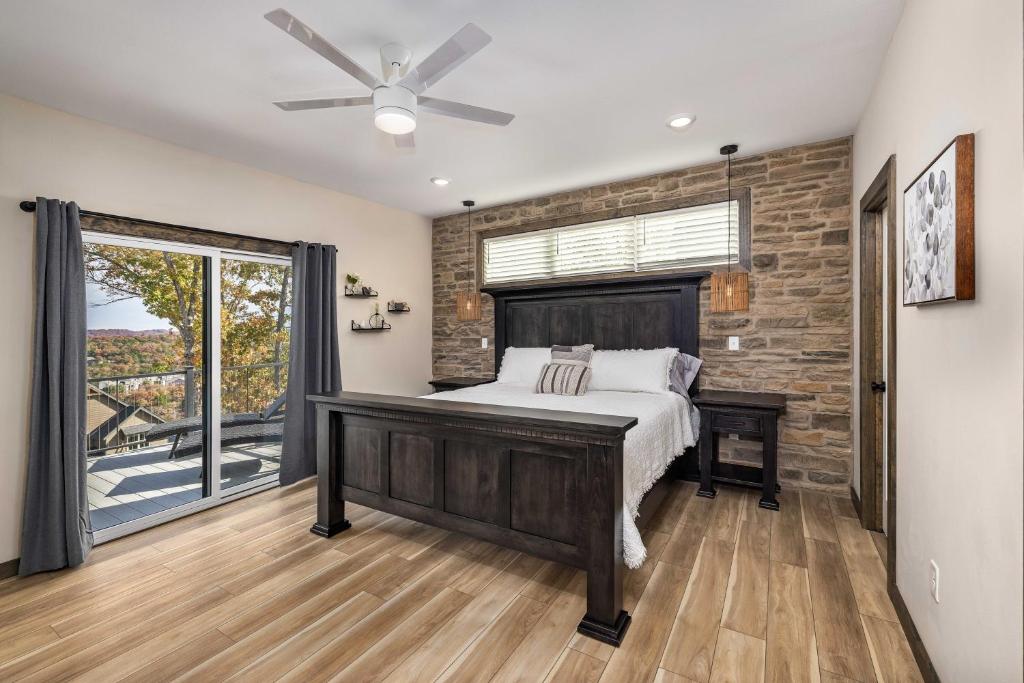 BRAND NEW! Outstanding Luxury Lakefront Lodge with Free Amenities