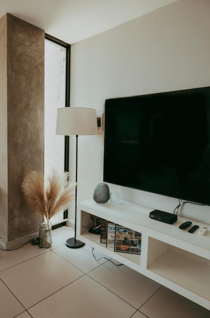 Luxury Apartment near Grove Mall & Hospital Airbnb VELDT Suite photo 3