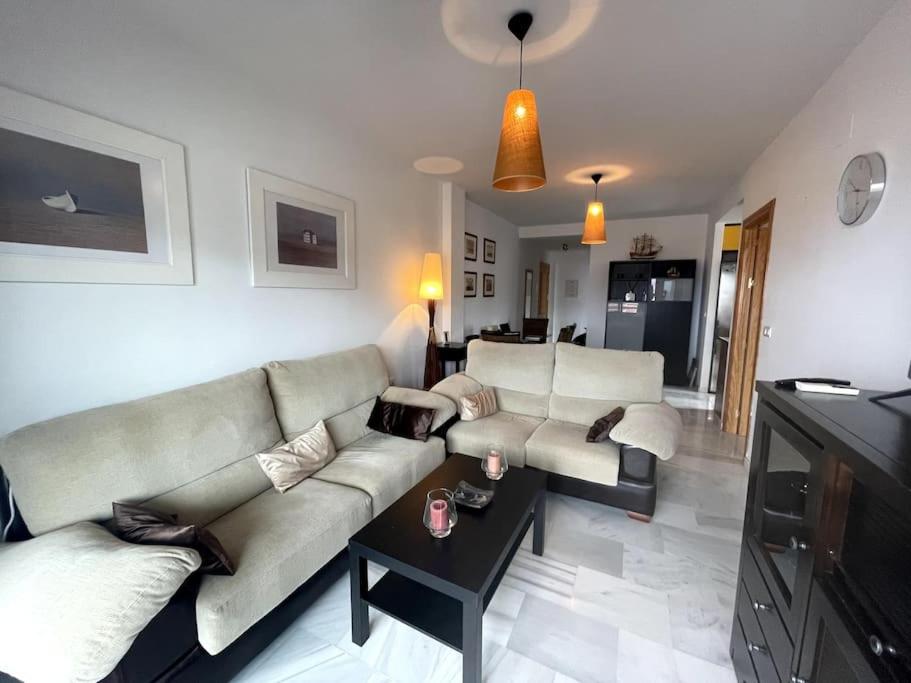 Sunny 2-bedroom apartment with sea view photo 1