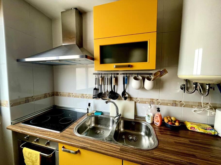 Sunny 2-bedroom apartment with sea view photo 3