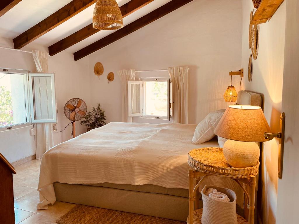 Hideaway - former farmhouse with garden photo 2