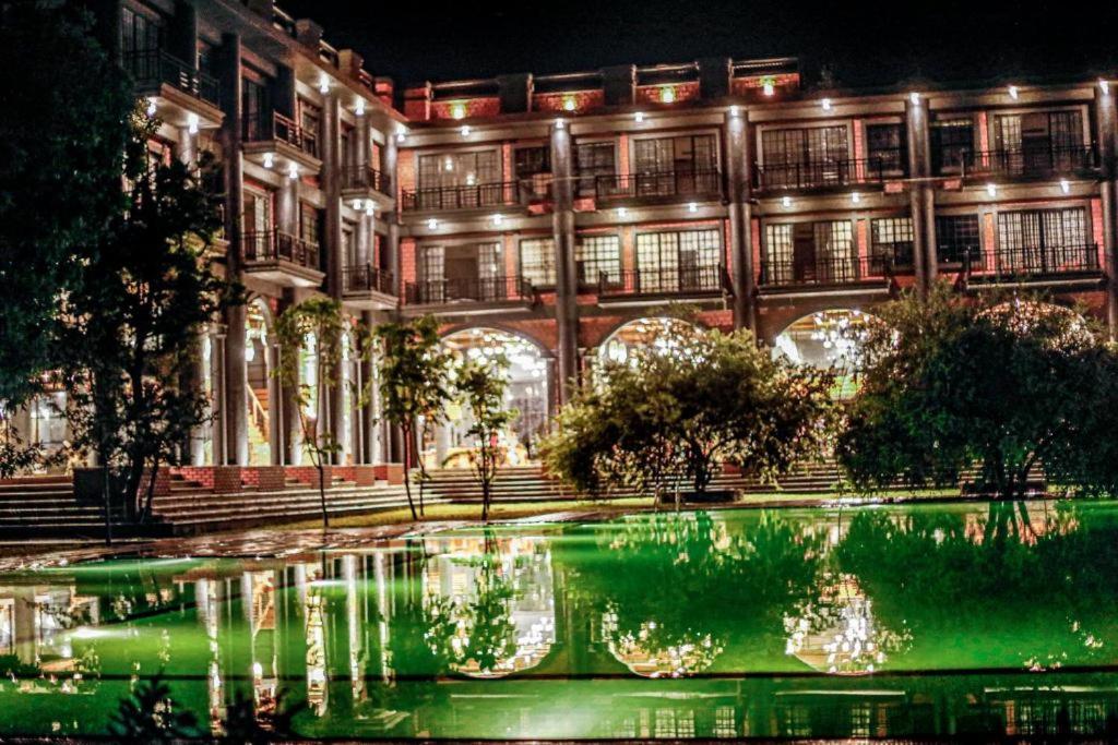 Covanro Sigiriya - Brand New Luxury Hotel - Tap to explore photos