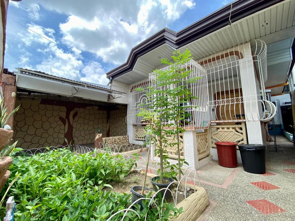 Teo’s Spacious and Affordable Home in Cabanatuan photo 1