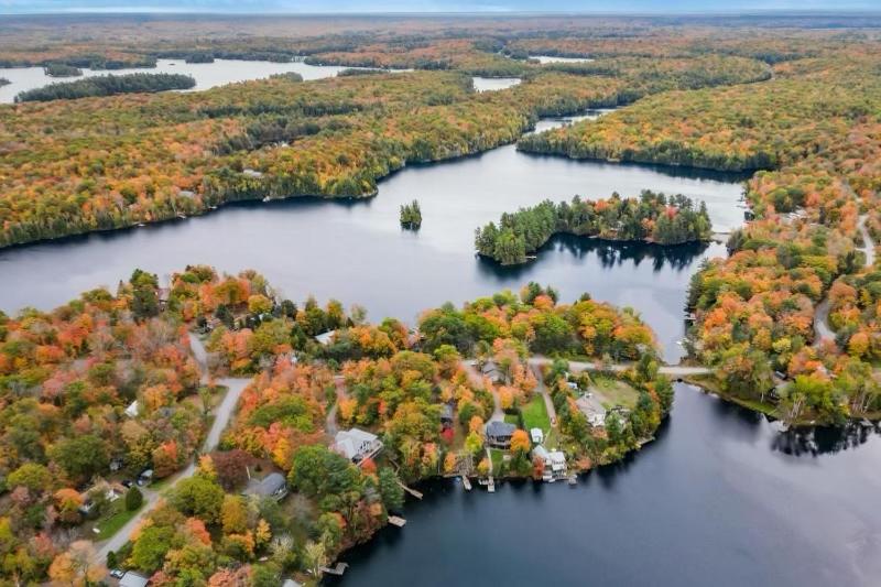 3 bedrooms waterfront Cottage
