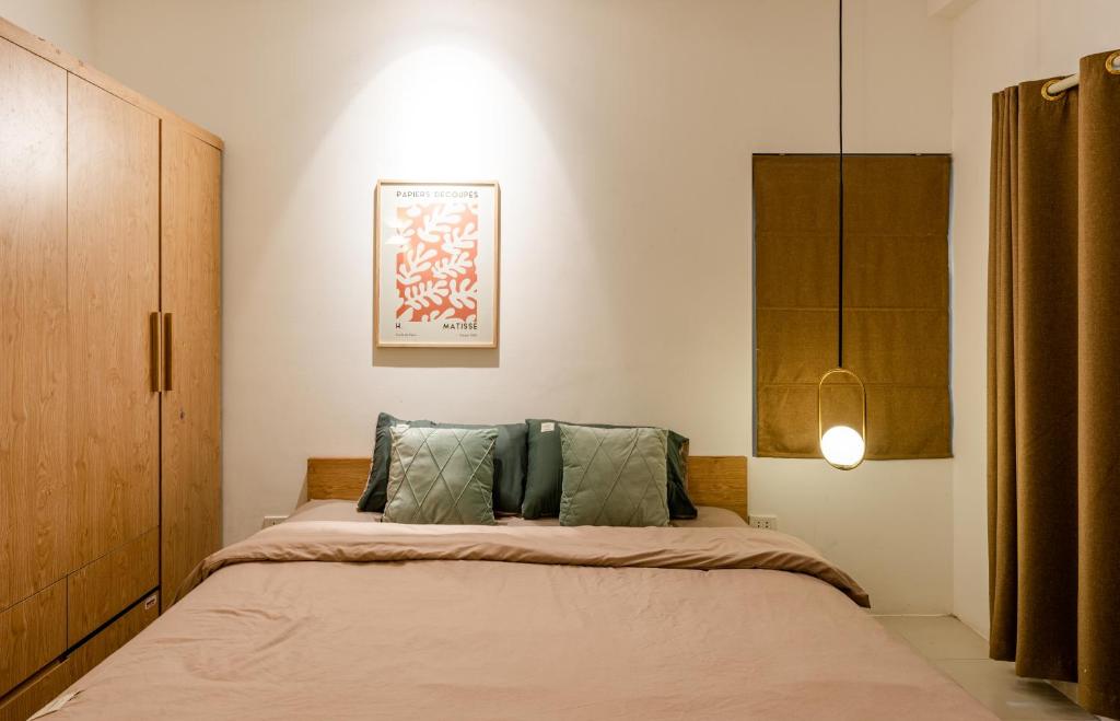 ANNAM Panorama Lakeview - Garden & Balcony - WestLake