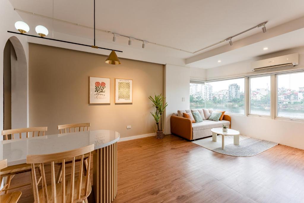 ANNAM Panorama Lakeview - Garden & Balcony - WestLake