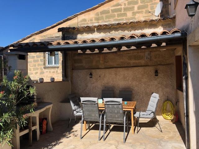 Typique maison de village photo 2