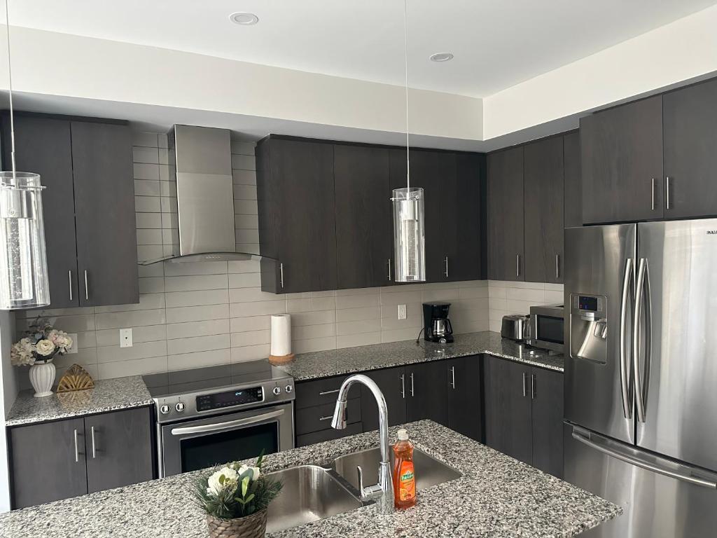 Modern Townhouse, Vaughan, Ontario, Canada photo 3