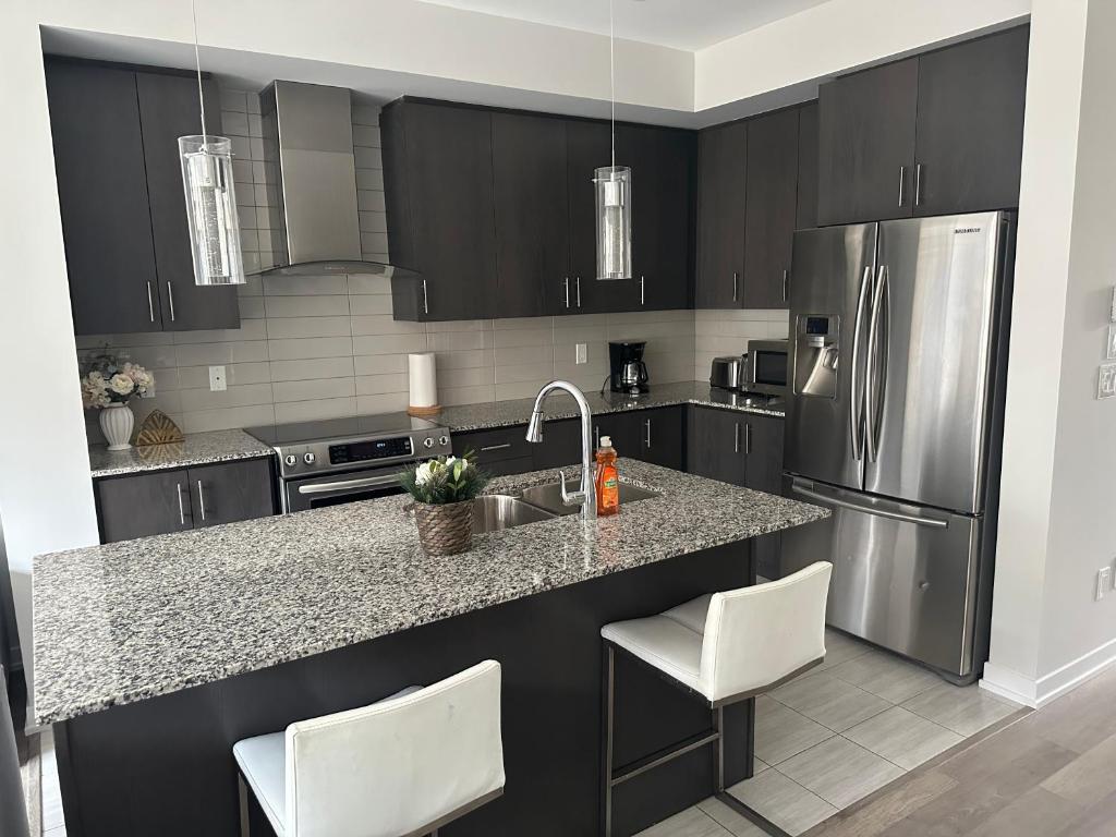 Modern Townhouse, Vaughan, Ontario, Canada photo 2