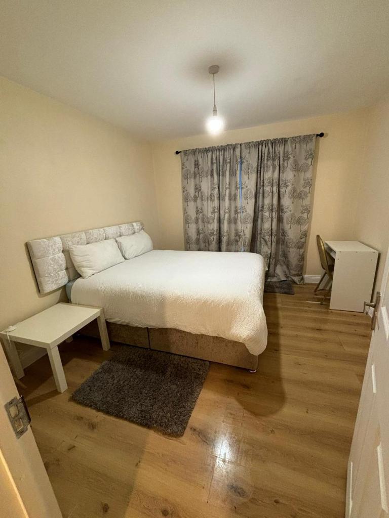 Shared House in Chakeshill Drive - Tap to explore photos